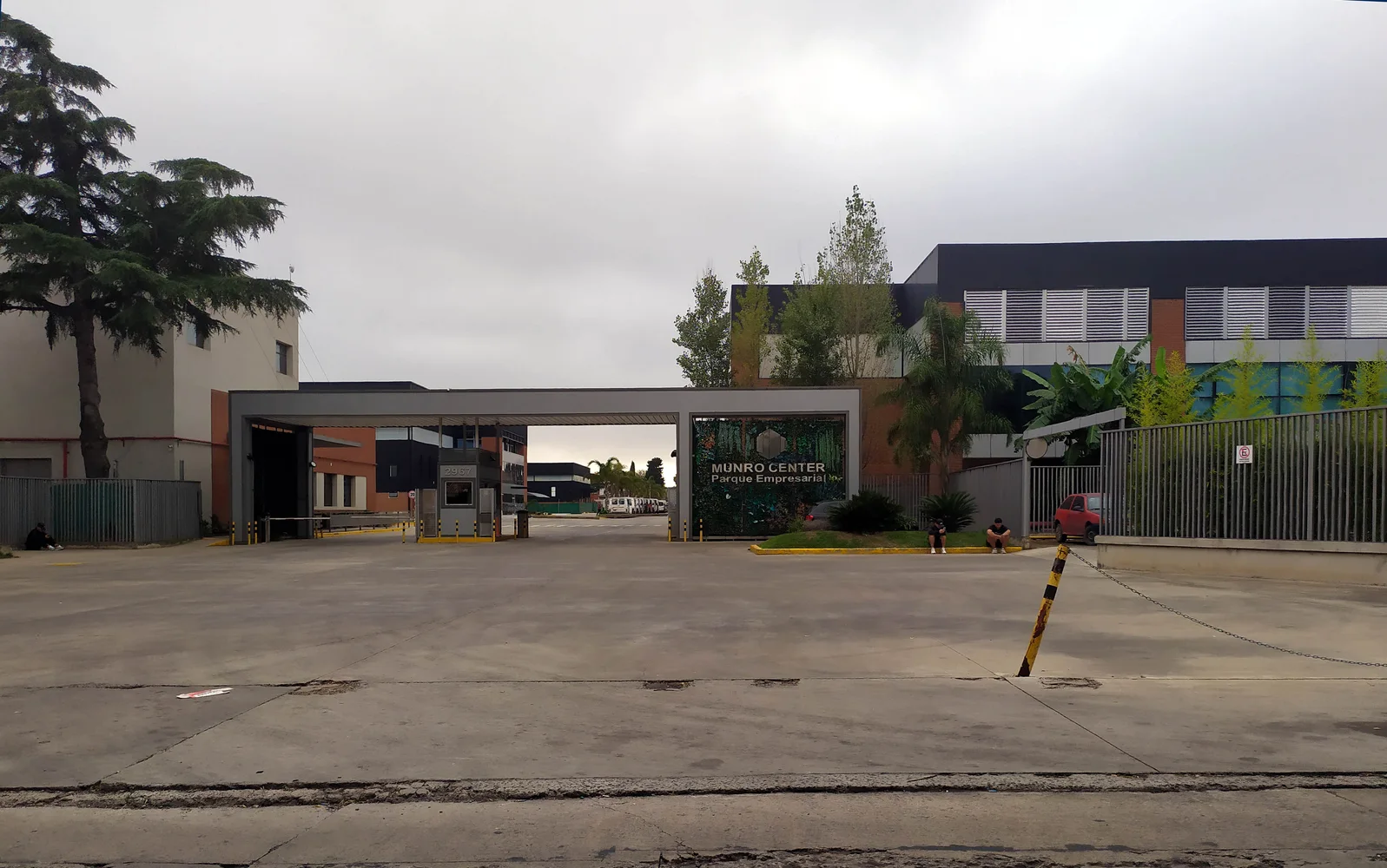 "Munro Center" industrial complex