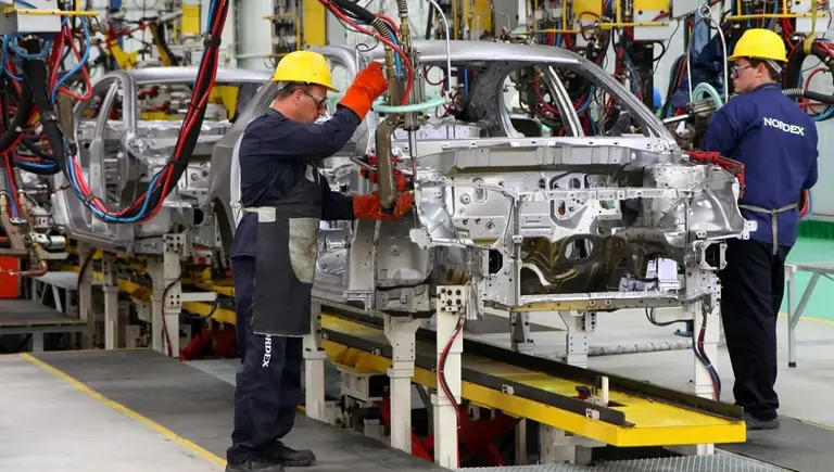 La industria automotriz profundiza su reorganización ante once meses de caídas consecutivas