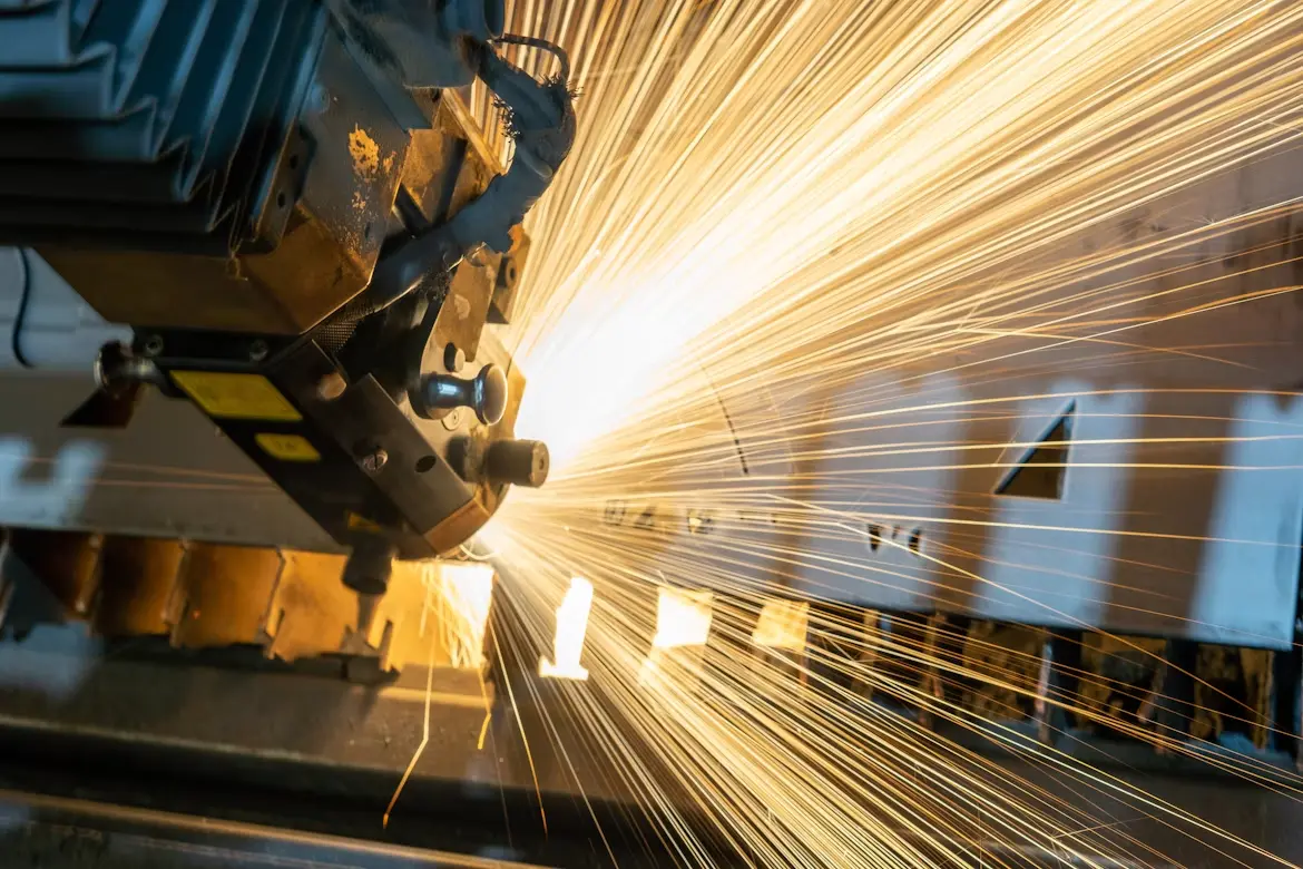 La metalurgia y la siderurgia ajustan su ritmo operativo golpeadas por la parálisis de la construcción